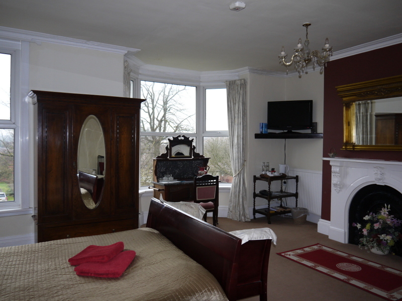 Deluxe Room - Hover over the photo to see the bathroom